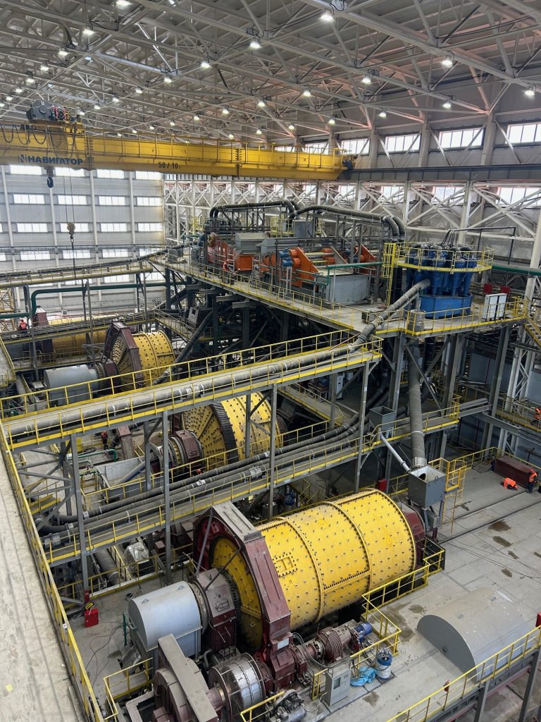 Serdtse-fabriki-otdelenie-izmelcheniya-768x1024 Компания «СибПродМонтаж» завершила строительство Главного корпуса Золотоизвлекательной фабрики ГОКа «Светловский»